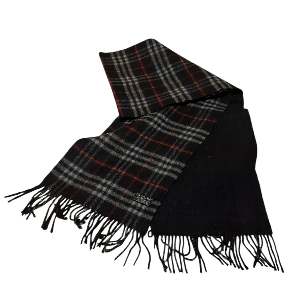 Vintage Burberry Classic Black and Red Plaid Scarf 100% lambs wool(unisex)